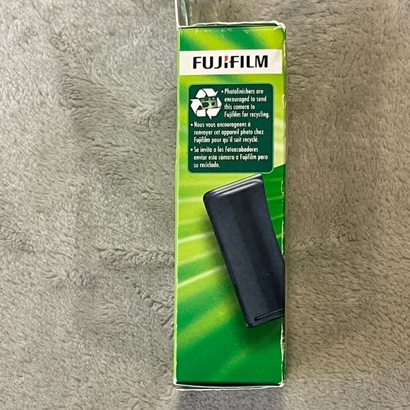 FujiFilm QuickSnap Flash Camera - Picture 4 of 4